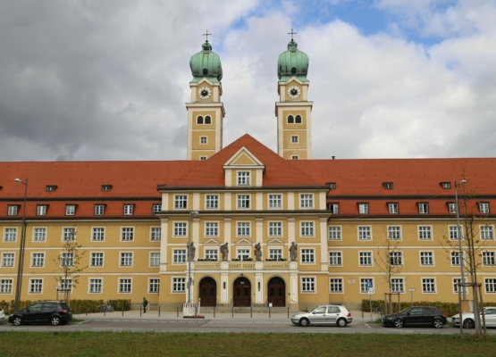 Luise-Kiesselbach-Platz_Altenheim_St._Joseph_Muenchen-1-1